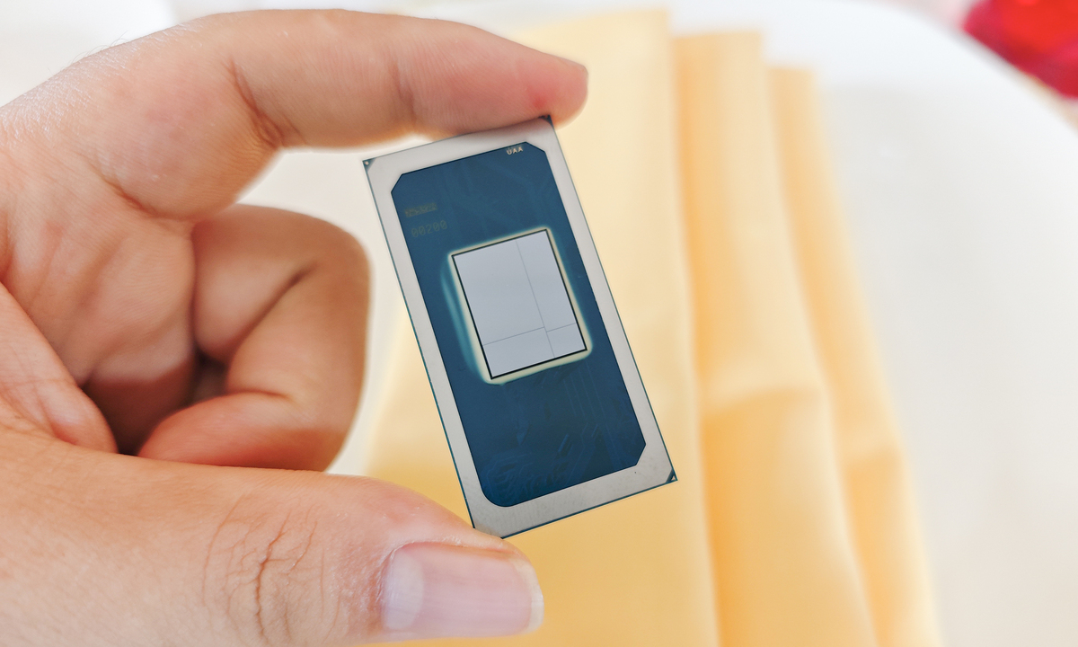 Intel bắt đầu sản xuất thử chip 18A-P tiên tiến nhất