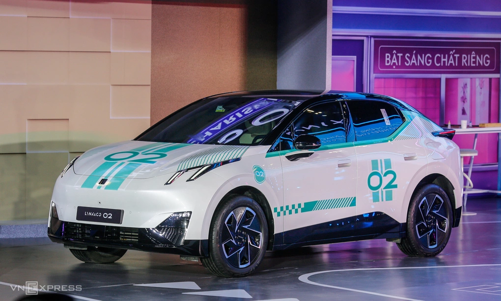 Lynk & Co 02 – CUV coupe điện giá từ 818 triệu đồng
